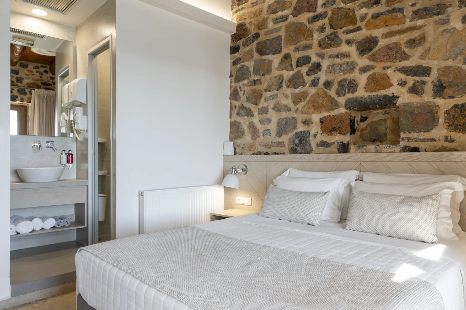 Bedroom WITH WC interior of Palio Damnoni villa